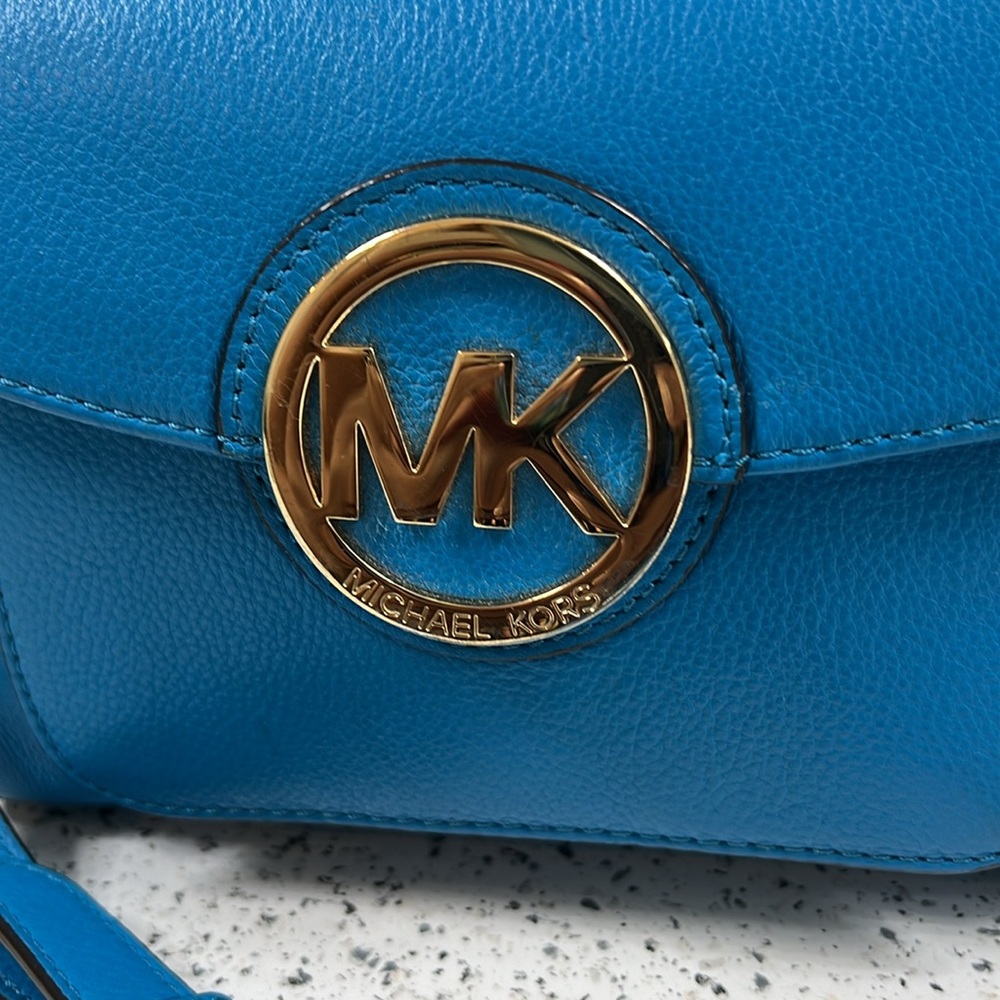 Michael Kors Fulton Leather Crossbody - Picture 2 of 11